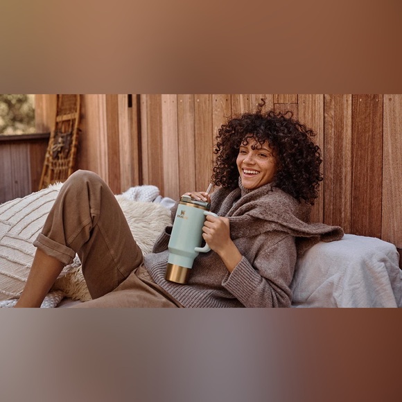 🎉LAST PIECE🎉Stanley 30 oz. Quencher H2.0 FlowState Tumbler Glided Celadon - Picture 3 of 14